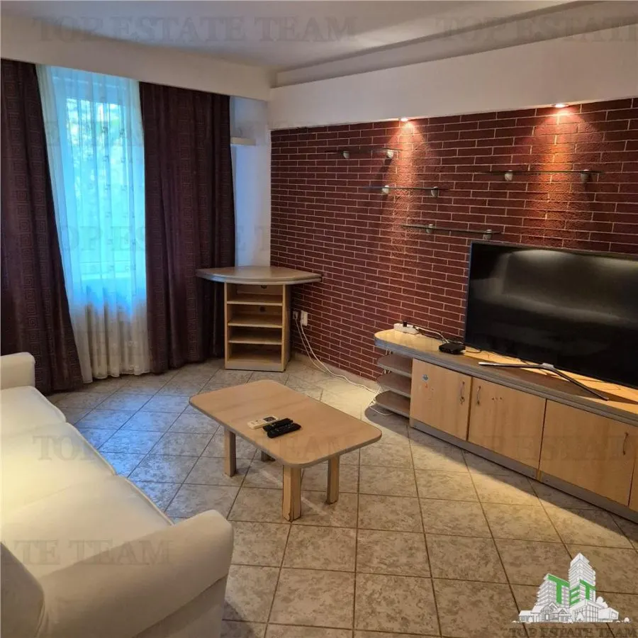 Apartament spatios cu 4 camere plus boxa accesibila din interior. - foto 1