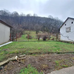 Bocsa Montana, Casa mare la strada principala - foto 3