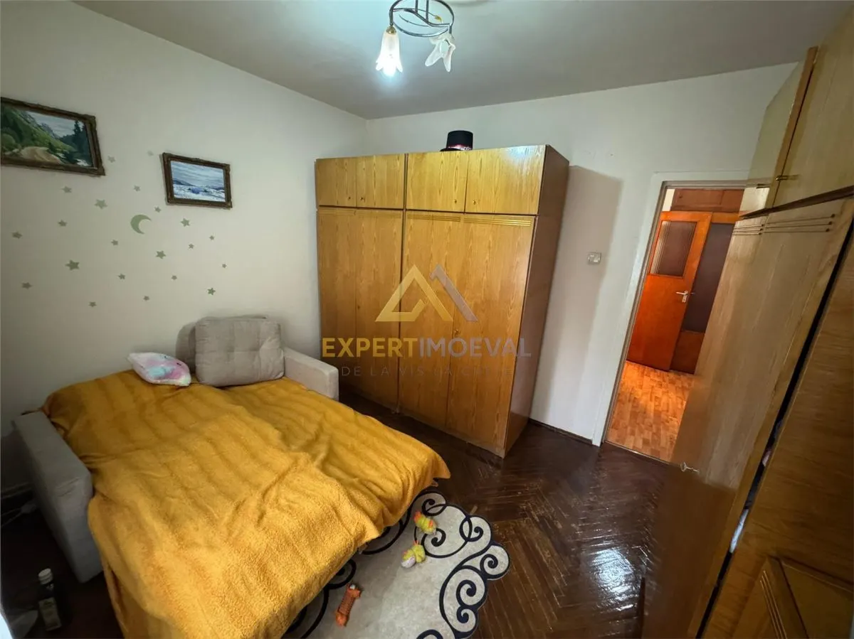 Apartament de vanzare cu 4 camere, Str. Moldovei-Central - foto 4