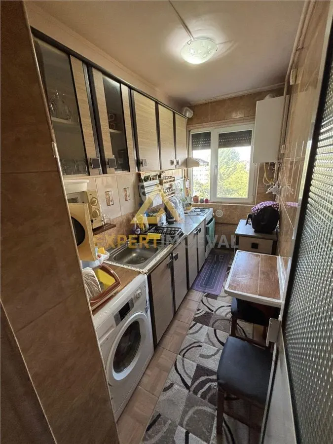 Apartament 2 camere semidecomandat  Cuza Voda pret corect - foto 6