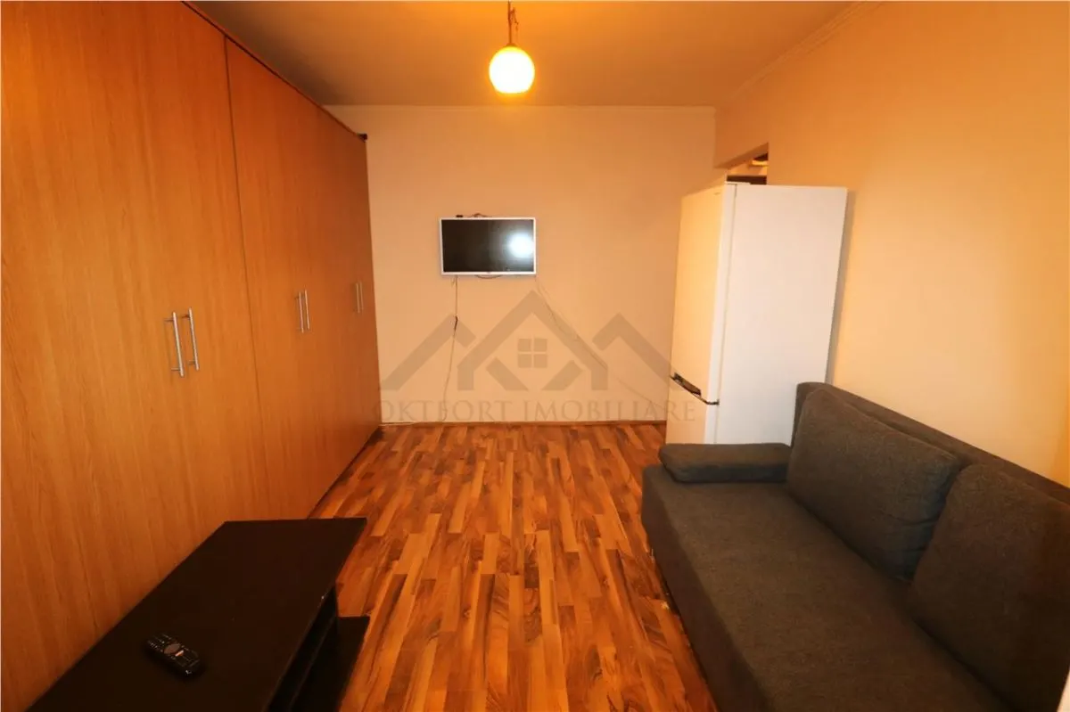 Garsoniera, centrala proprie, zona Lipovei - foto 1