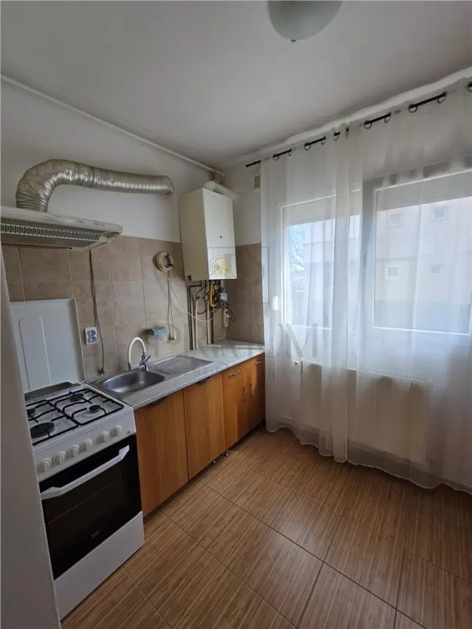 APARTAMENT 1 CAMERA - mobilat si utilat , semidecomandat - foto 4