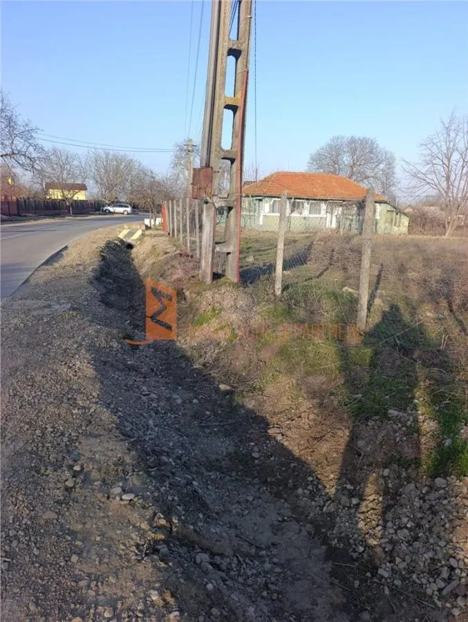 Teren intravilan+casa demolabila zona Merei - foto 1