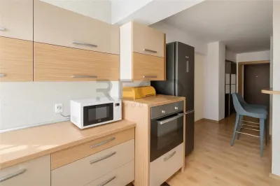 RECO Apartament 3 camere, zona Nufarul, etaj 5/8, lift, 60 mp utili - foto 4