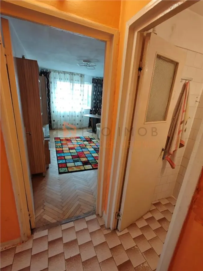 Apartament 3 camere cf 3 semidecomandat zona Micro 14 - foto 14