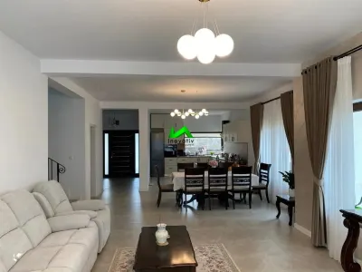 Casa de vanzare 5 camere Cisnadie/ Cisnadioara - Cisnadioara