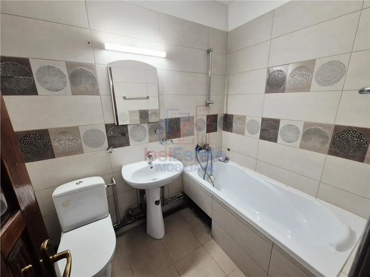 Apartament cu 4 camere de Inchiriat zona Palas Mall - foto 12