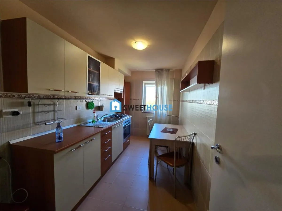 Apartament cu trei camere zona centrala - foto 3