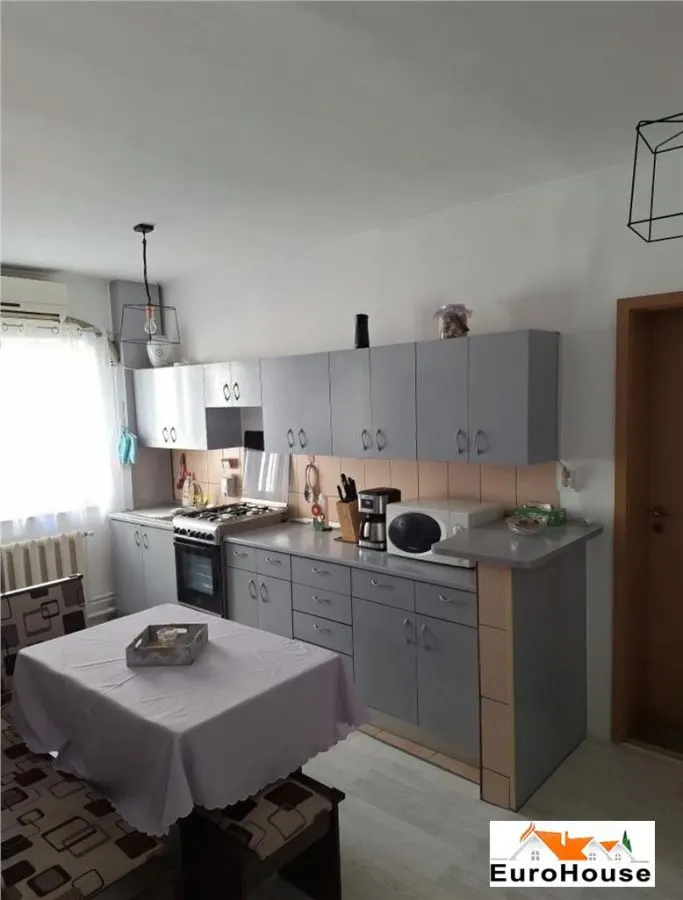 Apartament de Inchiriat 3 Camere , Zona Cetate - foto 1