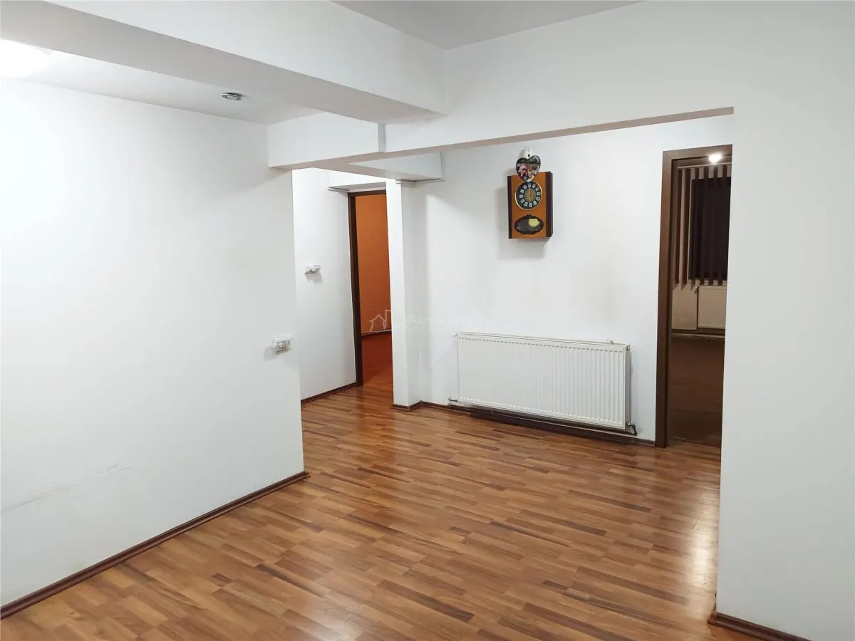 Apartament 3 camere decomandat, Bl. 23, Parter,Â Moldova Noua - foto 3