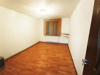 Apartament 3 camere decomandat, Bl. 23, Parter,Â Moldova Noua - foto 4
