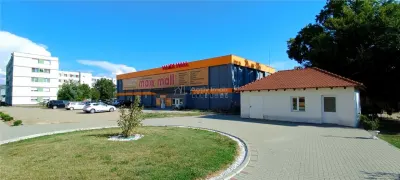 2 Complexuri multifunctionale de inchiriat â€“ ultracentrale Moldova Noua - foto 4