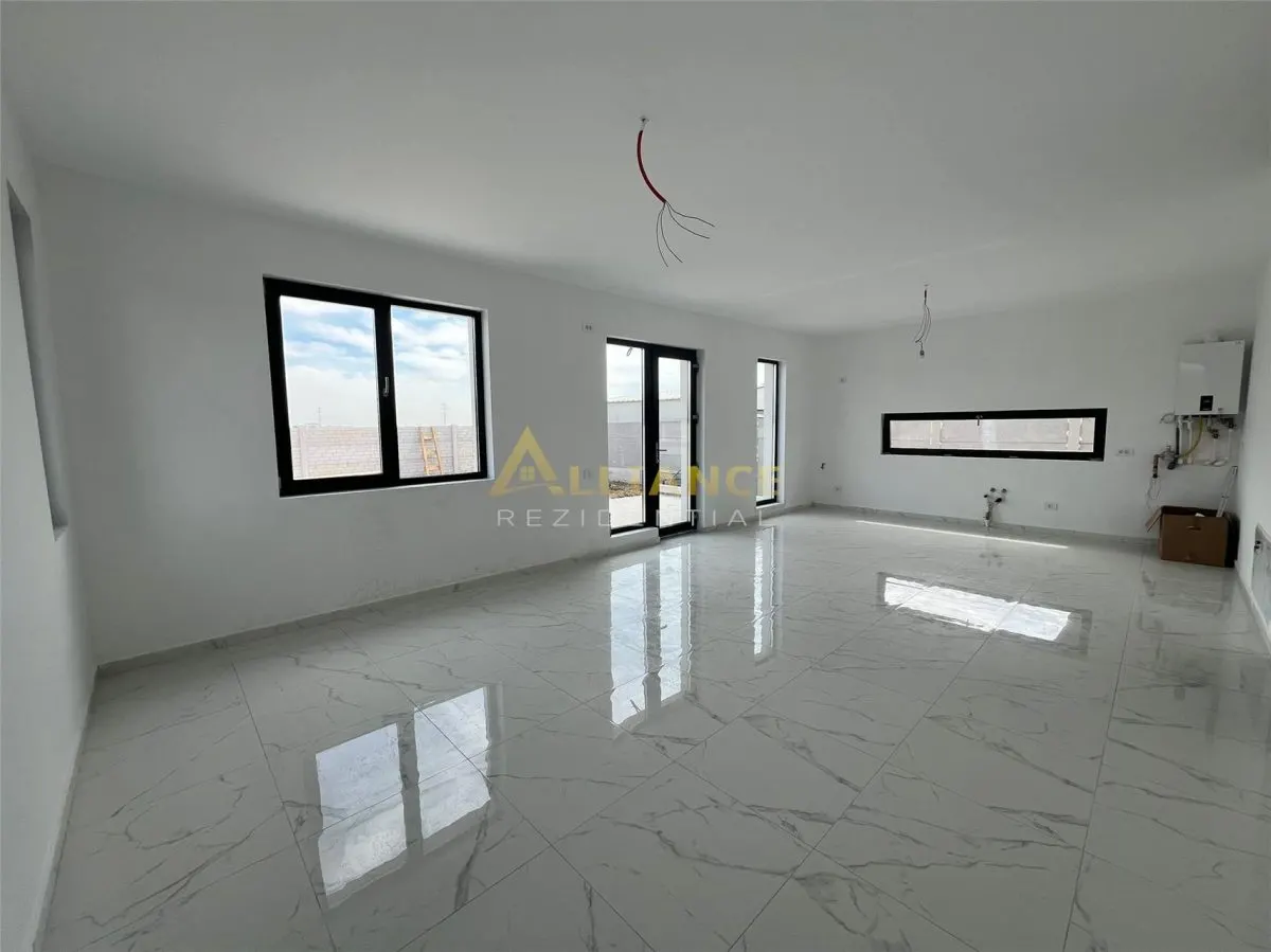 Casa individuala - 3 camere--90 mp utili -Teren 427 mp - foto 6