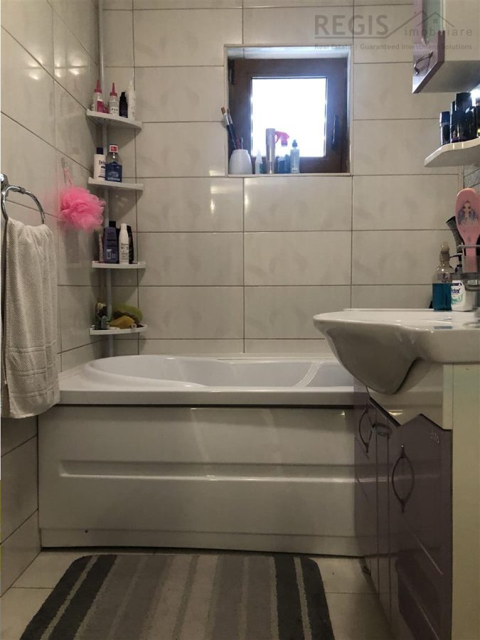 Apartament spatios cu 4 camere si 2 balcoane zona Noua - foto 10