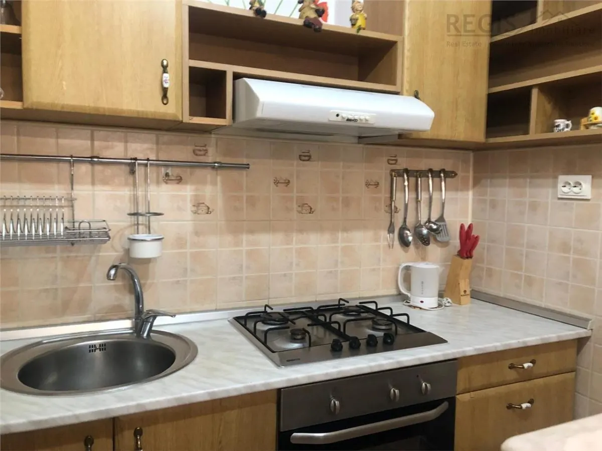 CASA LA CHEIE cu 5 Camere. Parcare si Garaj - foto 3