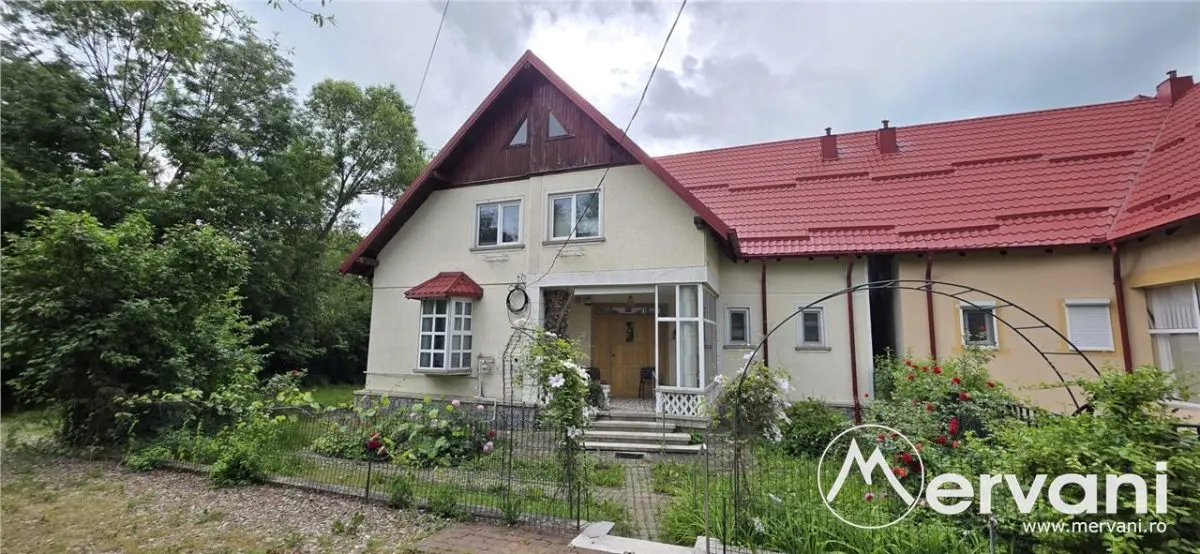 Vila de vanzare cu 6 camere si teren de 5116 mp in Cornu - foto 1