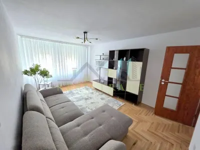 Apartament 3 camere decomandat renovat, mobilat si utilat, Valhuta - Brasov