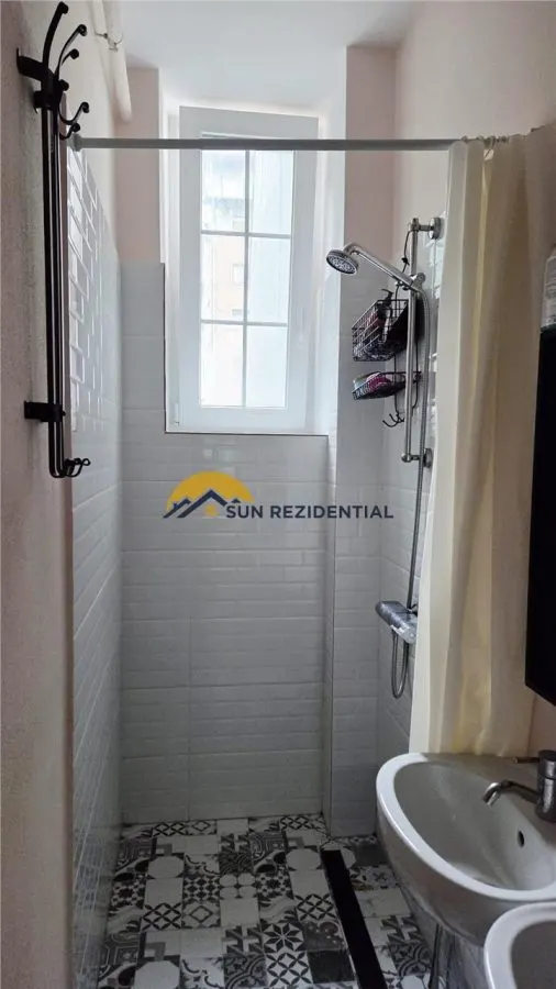Apartament cochet, in vila, 6 camere cu scara interioara, la cheie - foto 5