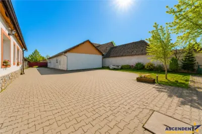 Sediu firma/ rezidential, pe domeniu de 2.240 mp teren,Central, Halchiu, Brasov - foto 22
