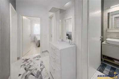 TUR 3D! Decomandat,mobilat,accesorizat, balcon,spatii depozitare,loc parcare, Grandis,Tractorul,Brasov - foto 3