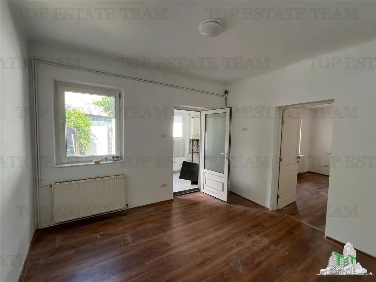 Casa cu potential investitional, de vanzare in zona Tei - foto 1