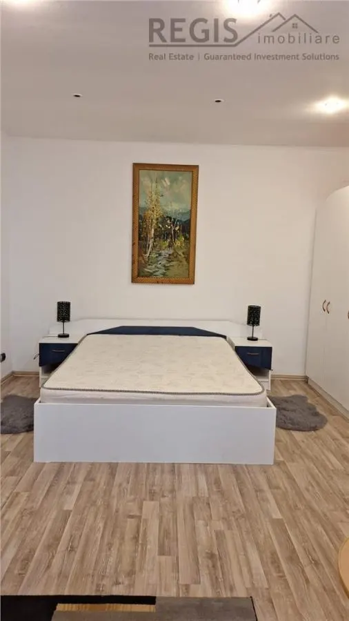 Garsoniera spatioasa - centrul istoric - foto 1