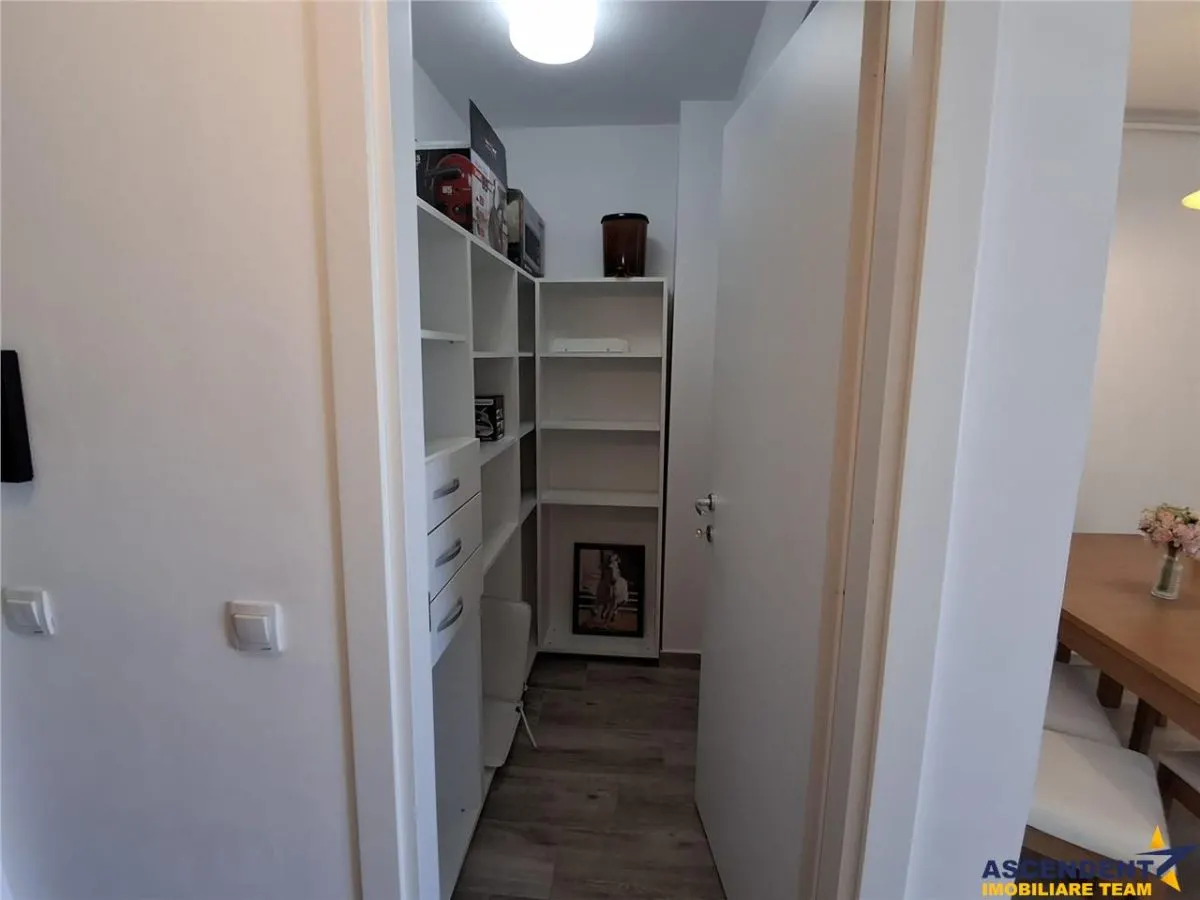 Apartament 2 camere cu parcare si boxa, Top City, Tractorul Brasov - foto 12