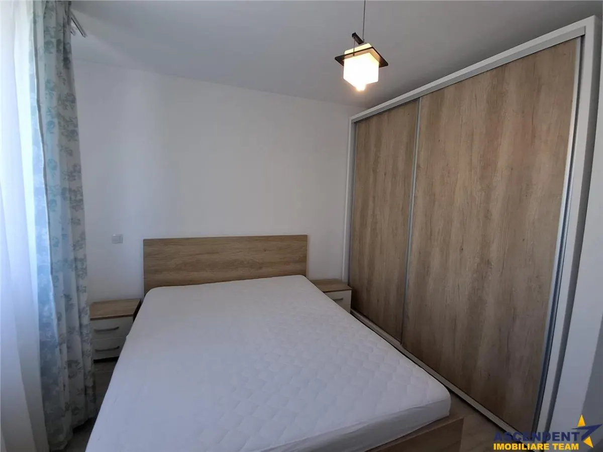 Apartament 2 camere cu parcare si boxa, Top City, Tractorul Brasov - foto 3