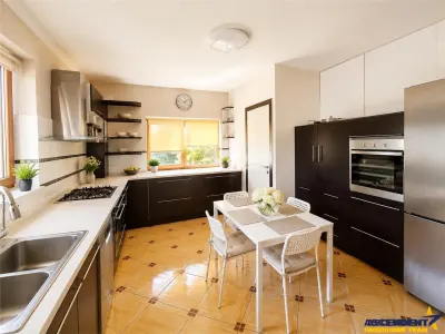 Refugiu exclusivist in Stupini: Rafinament in vila, inconjurata de teren 1.550 mp - foto 4